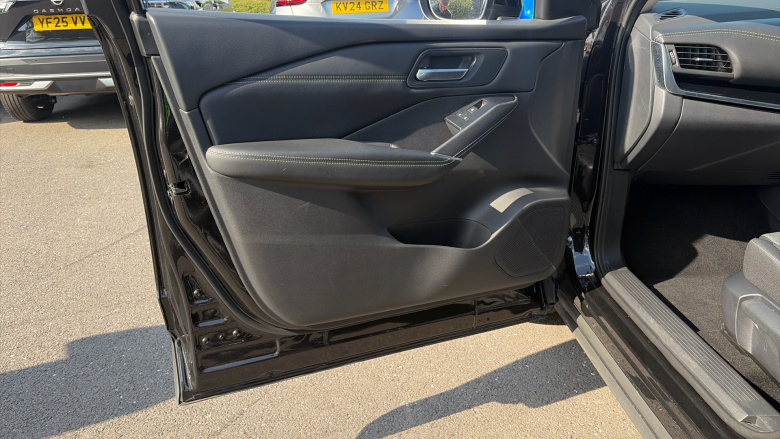 Nissan Qashqai 1.3 DiG-T MH 158 N-Connecta 5dr Xtronic Petrol Hatchback